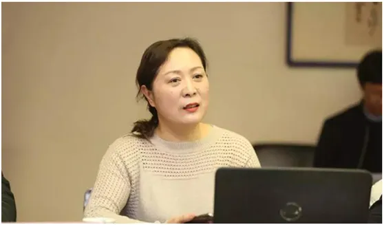窦伯英女士