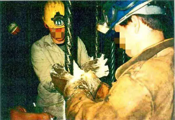 人工检测钢丝绳